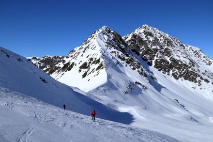nad sedlom Vilponer Lenke, v ozadju Hochgrabe (2951 m), spredaj Wildegg (2830 m)