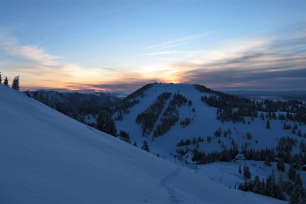 Kriška planina in pred soncem -Kržišče, čez nekaj ur zadnja postaja današnje ture 