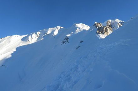 Zgornje udobno snežišče s skorjo in kložo