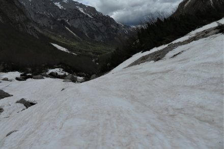 Nad izvirom Triglavske Bistrice je snega na metre