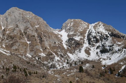 za spust do planine Leskovca je ravno še dovolj snega; potem pa še 2 km copa-copa po cesti