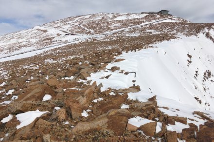 Pikes Peak s cesto in železnico, a brez snega