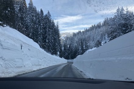 snežne bande na cesti Maria Alm - Dienten