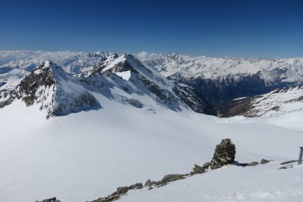 Kleinfleissschrate, Goldbergspitze (3073m) zgornji del ledenika Kleinfleissscharte, Goldbergspitze (3073m) zgornji del ledenika Kleinfleisskees, spodaj dolina Kleinfleisstal